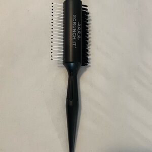“SCRUNCH IT” brand brush for curly hair. Preowned. Excellent condition